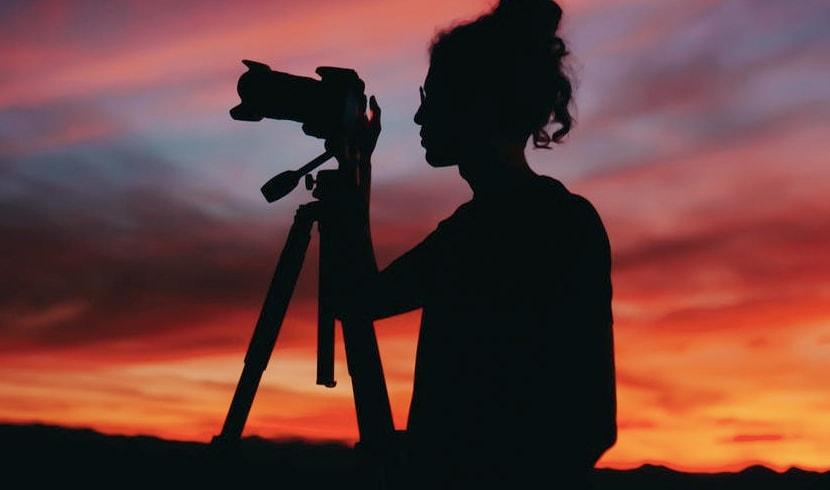 nice sunset camerawoman